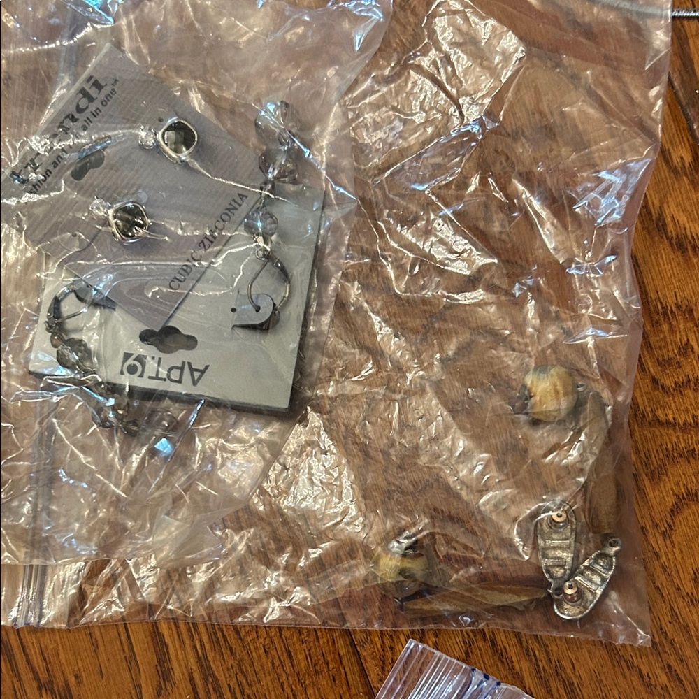 Assorted Jewelry Collection - Picture 16 of 16